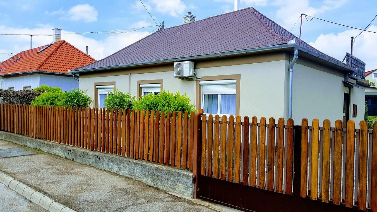 Tini Apartman Balatonfured Exterior photo